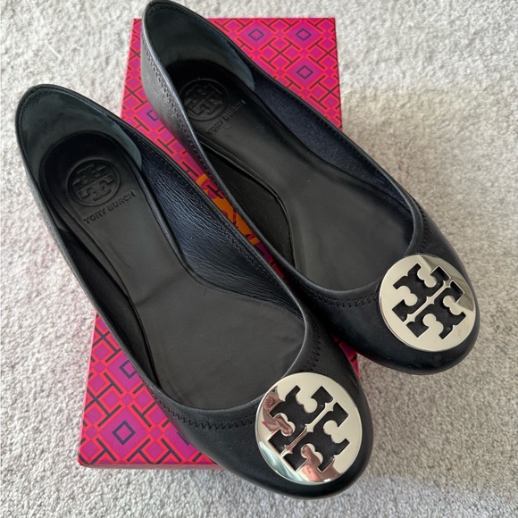 Size 8 Tory Burch Black Reva Ballet Flats - Picture 2 of 6